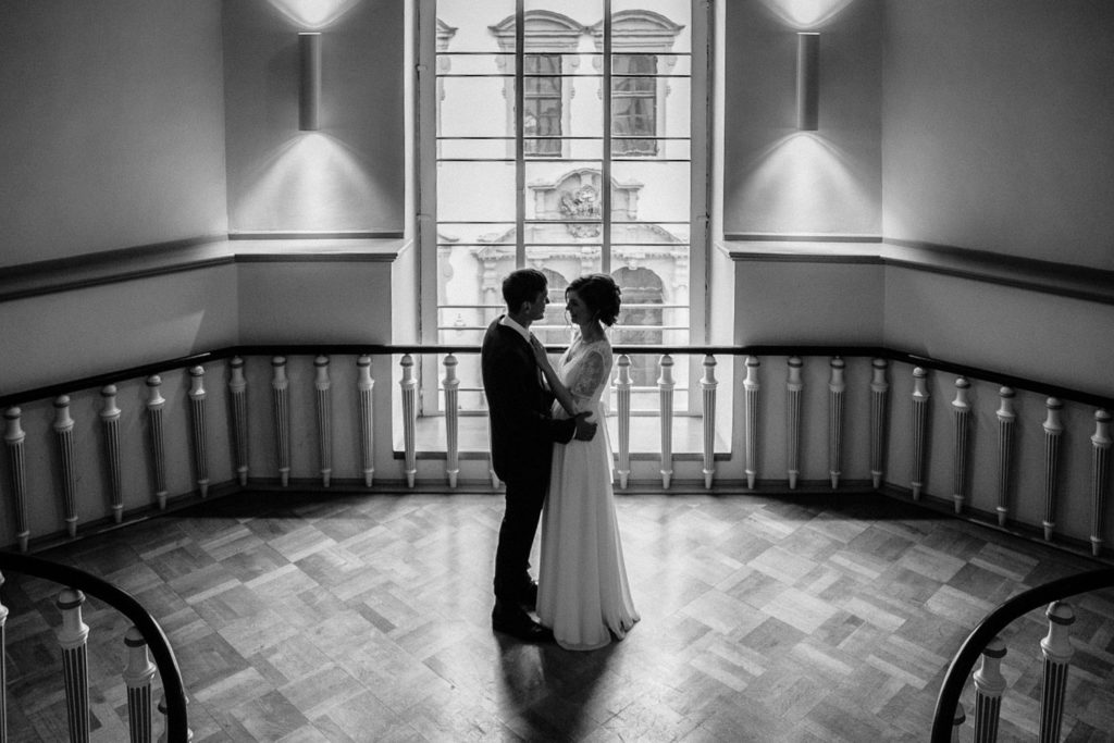 Brautpaar Pose im Residenzmuseum Celle