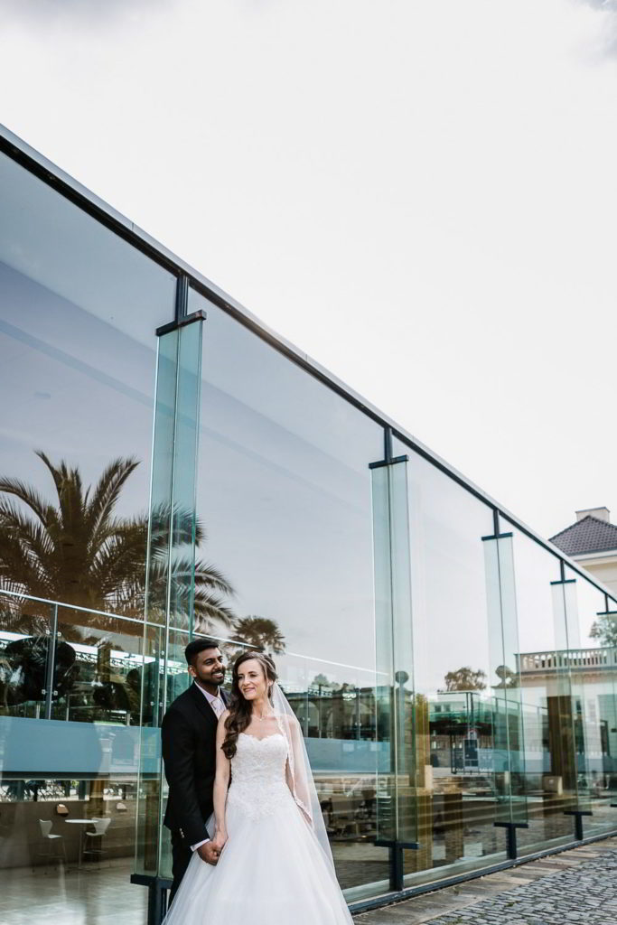 Brautpaar Pose in Herrenhäuser Gärten Hannover