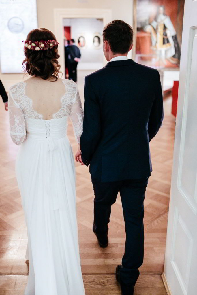 Standesamtliche Trauung Einmarsch vom Brautpaar in Residenzmuseum Celle