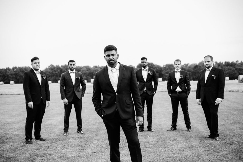 Trauzeugen mit Bräutigam im Sonnenuntergang im Hotel Hennies Hannover