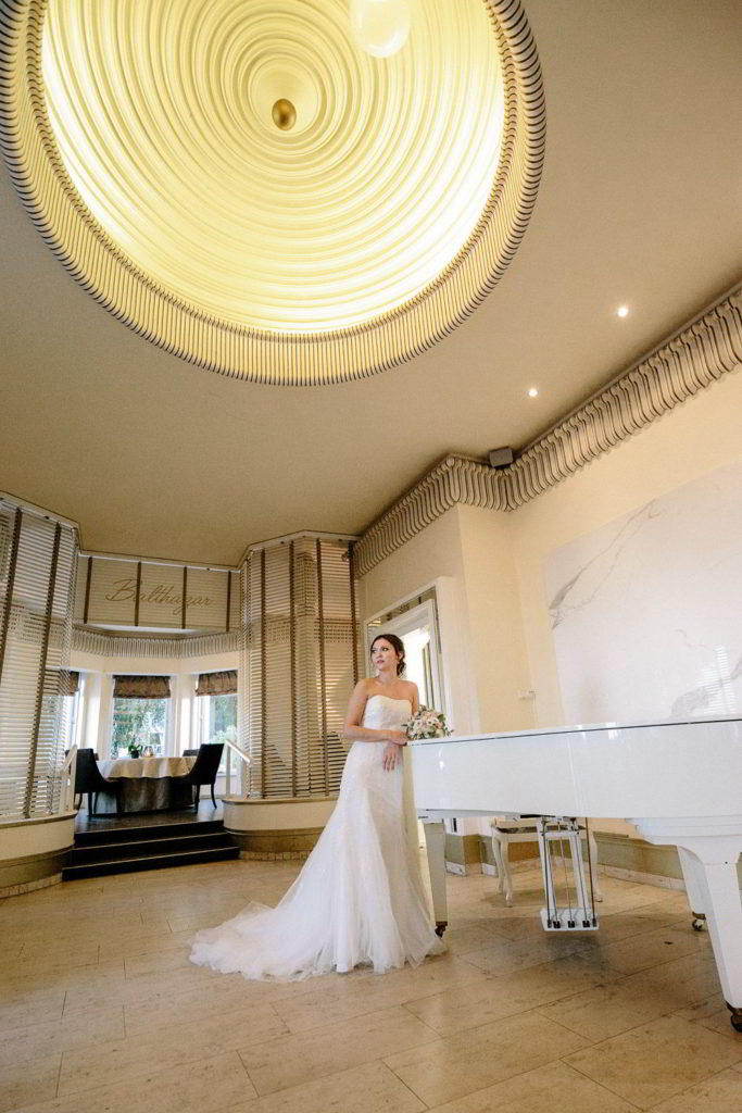 Braut am weissen Flügel