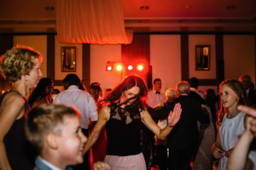 Party Hochzeitsgäste tanzen im Hotel Hennies Hannover